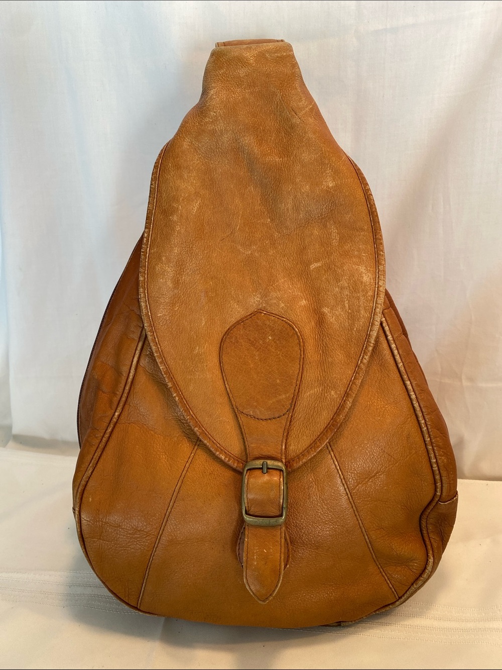 Suaza vintage Leather Sling Backpack - Tan
